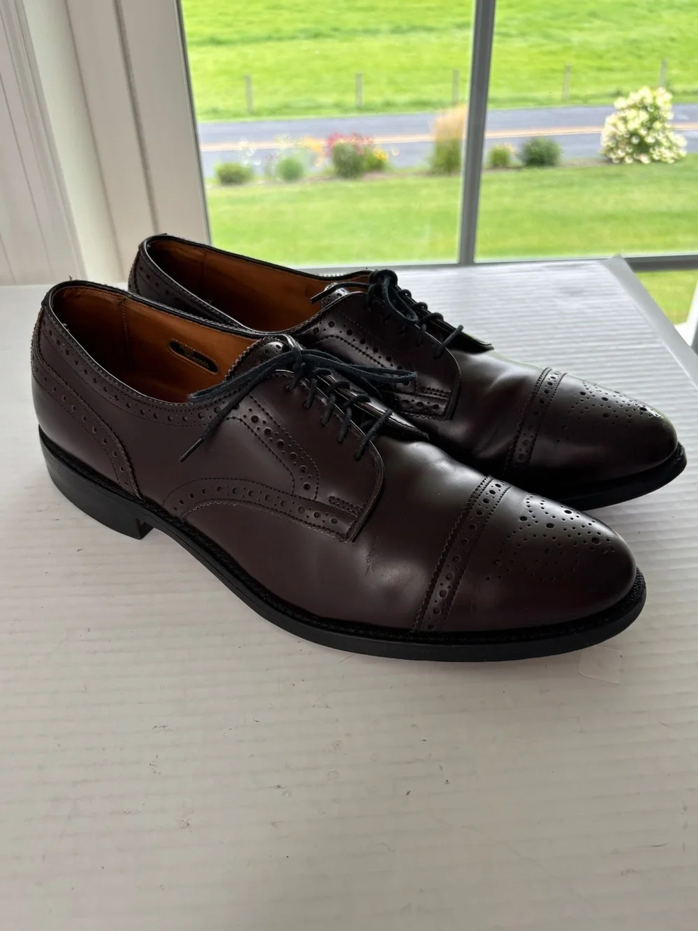Allen Edmonds Stratton Brouge Cap Toe Oxfords Size 10 AA Burgundy Leather Sole